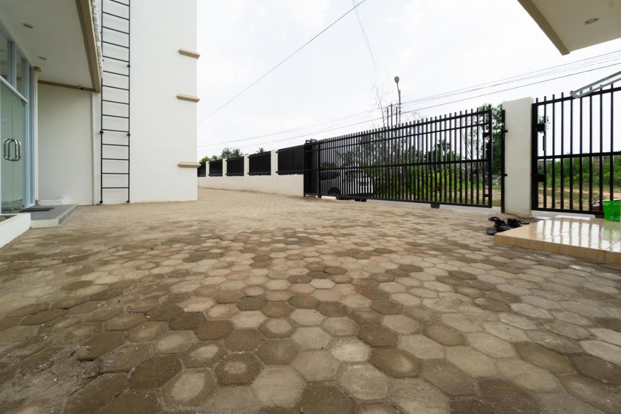 Reddoorz Near Griya Agung Palembang Hotel Talang Kelapa Eksteriør billede