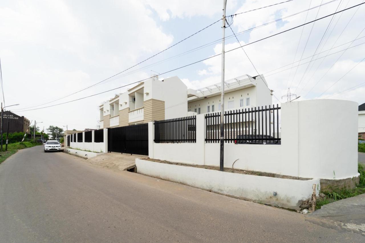 Reddoorz Near Griya Agung Palembang Hotel Talang Kelapa Eksteriør billede